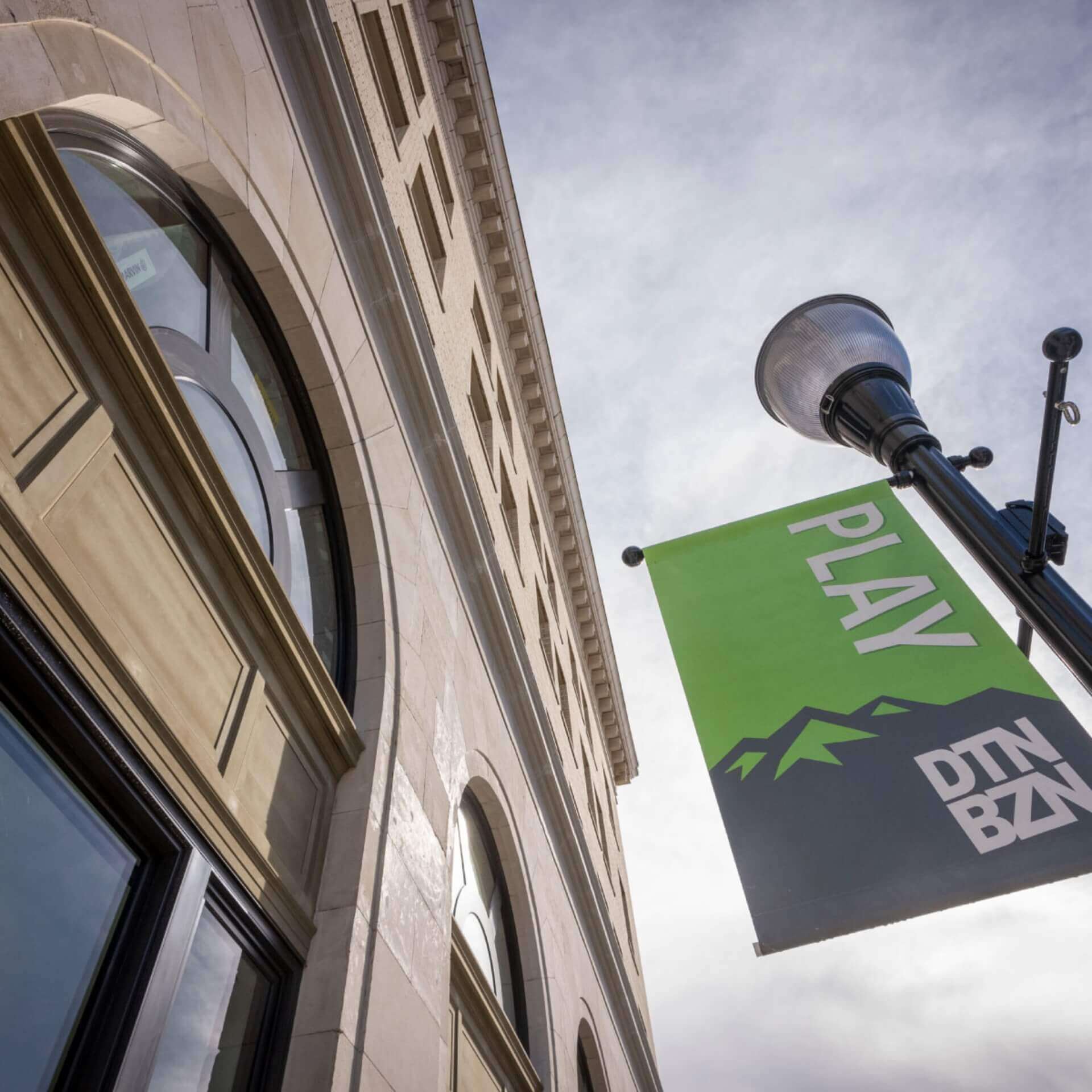 DTN BZN Lamp Sign